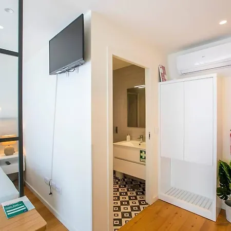 Magic Studio W/ Wi-fi & A/c